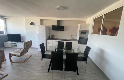 Raval Roig Apartment | Oceanfront Getaway at Postiguet Apartamento Ventura Premium