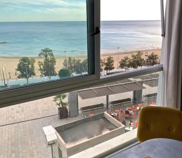 Raval Roig Apartment | Discover Postiguet Beach: Oceanfront Escape for Families