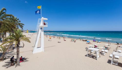 Raval Roig Apartment | Discover Postiguet Beach: Oceanfront Escape for Families
