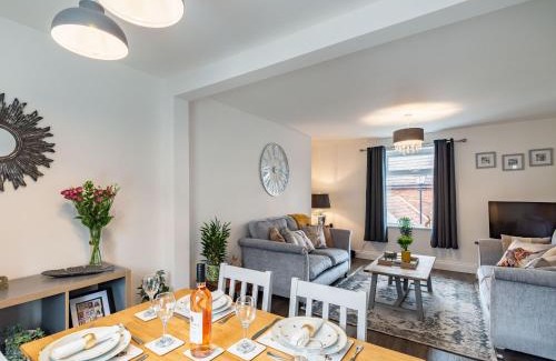 Great Ayton House | Top-Rated Postmans Lodge: Perfect for Families & Relaxation