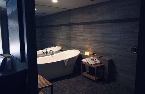 South Lake Tahoe Hotel | Tranquil POSTMARC Hotel and Spa Suites for Your Getaway