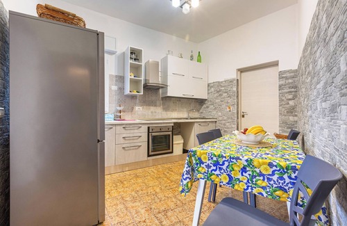 Posto Rosso Apartment | Cozy 1185 VPS Appartamento PT with Ocean View & Pool