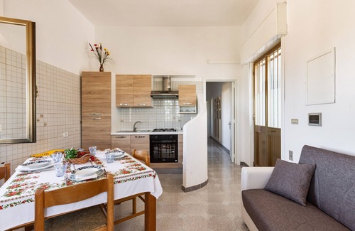Posto Rosso Apartment | Oceanfront Retreat: 1186 VPS Trilo PP 1 by BarbarHouse