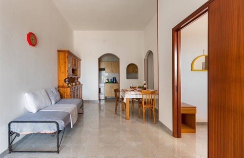 Posto Rosso Apartment | Family-Friendly 1187 VPS Trilo PP 2 with Kitchen & Breakfast