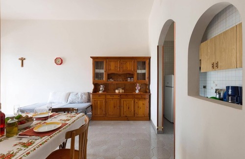 Posto Rosso Apartment | Family-Friendly 1187 VPS Trilo PP 2 with Kitchen & Breakfast