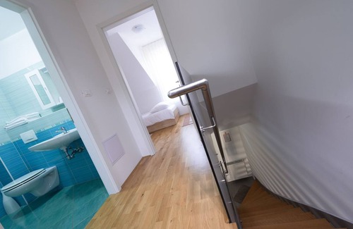 Postojna House | Discover Postojna Cave Rooms & Apartments with Spa Amenities