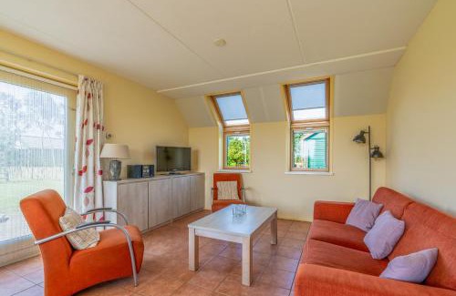 De Cocksdorp House | Welcoming Postweg 50: Family and Pet-Friendly Retreat