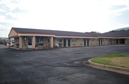 Poteau Hotel | Budget-Friendly Stay at Poteau Inn with Great Reviews