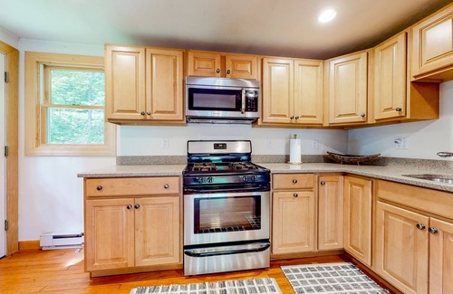 Jamaica House | Discover Potter's Place: Mountain Views & Pet-Friendly Amenities