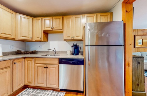 Jamaica House | Discover Potter's Place: Mountain Views & Pet-Friendly Amenities