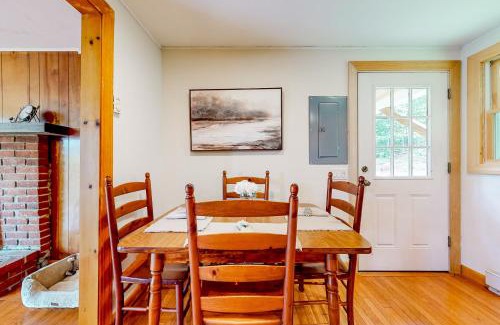 Jamaica House | Pet-Friendly Getaway at Potter's Place for Families