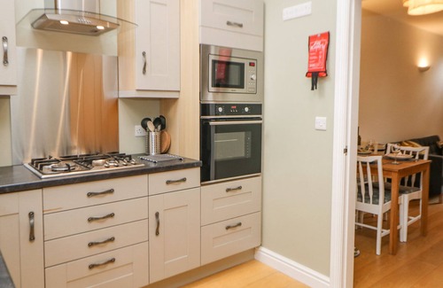 Fulwood Cottage | Family-Friendly Potter’s Cottage with Garden in Sheffield