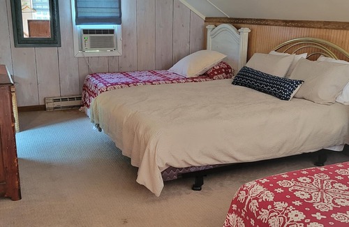 Snug Harbor House | Experience Potters Pond Cottage: Close to East Matunuck & URI