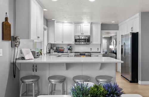 Southeast Boise House | Delightful Getaway Near Attractions with Spa & Breakfast