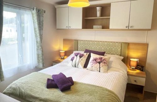 Praa Sands Ski Chalet | Cozy Pottsville Cabin: 2-Bed Retreat Near Praa Sands Beach