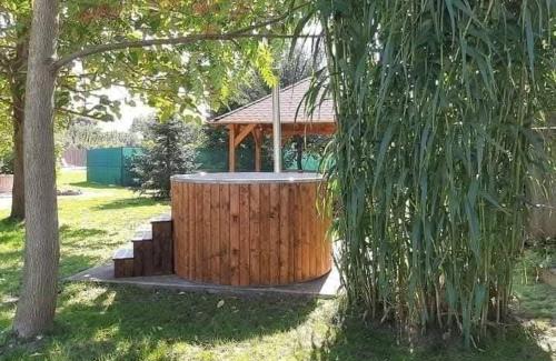 Tiszafured Apartment | Top-Rated Potyka Apartman: Ocean View & Pet-Friendly Stay