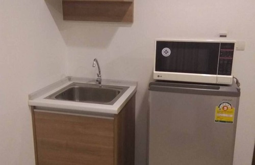 Thung Khru Condo | Convenient Poud Posto Condo with Kitchen Amenities