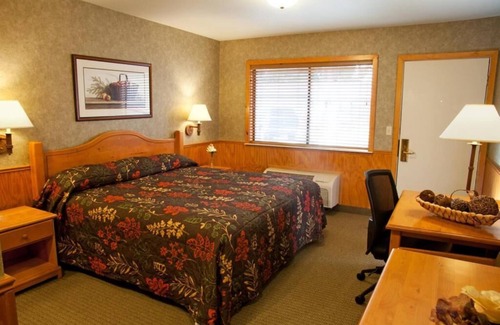 Poulsbo Hotel | Discover Comfort at Poulsbo Inn & Suites with Pool & Spa