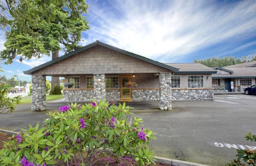 Poulsbo Hotel | Discover Comfort at Poulsbo Inn & Suites with Pool & Spa