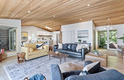 Poulsbo House | Unforgettable Poulsbo Shore Retreat with Ocean Views & Bikes