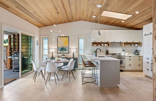 Poulsbo House | Unforgettable Poulsbo Shore Retreat with Ocean Views & Bikes