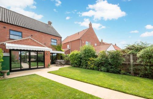 Holt House | Guest Rated: 9.3 at Pound Cottage - Family-Friendly Retreat
