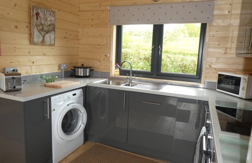 Butterleigh Cabin | Pet-Friendly Pound Farm Holidays with Ocean Views & Breakfast