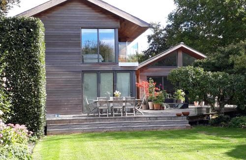 East Meon Bed & Breakfast | Exceptional Pound Orchard Bed and Breakfast with Hot Tub