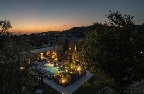 Toroni Hotel | Unforgettable Stays at Pournari Mountain Rooms - 10/10 Rated