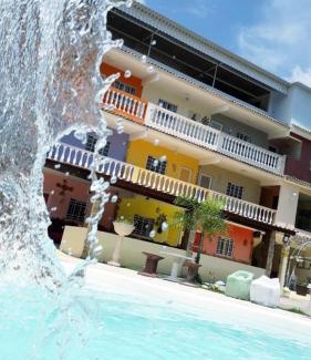 Barra do Pirai Hotel | Discover Pousada 7 Estrelas: Pool, Breakfast & Family-Friendly