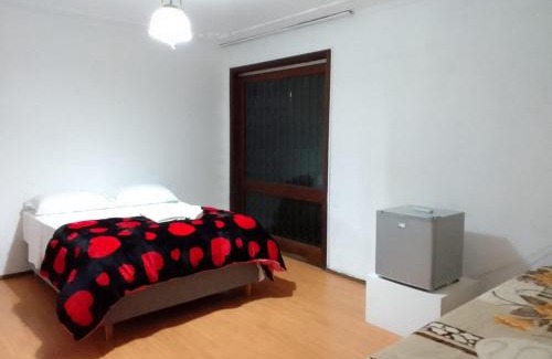 Centro House | Budget-Friendly Pousada A Cabana with Pool & Pet Amenities