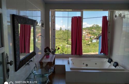 Lavras Novas Bed & Breakfast | Relax at Pousada Aconchego da Valdirene with Pool & Hot Tub