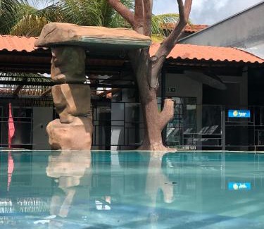 Barra do Garcas Hotel | Pet-Friendly Retreat at Pousada Aguas Quentes with Pool