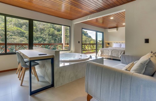 Sao Pedro de Alcantara Hotel | Relaxing Pousada Alpenhof: Spa & Hot Tub Getaway