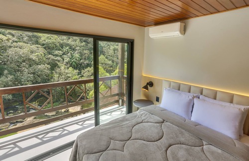 Sao Pedro de Alcantara Hotel | Relaxing Pousada Alpenhof: Spa & Hot Tub Getaway