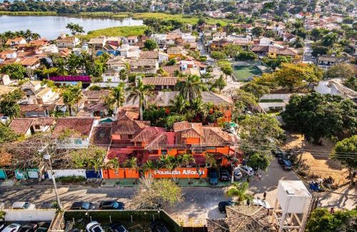 Manguinhos Hotel | Relax at Pousada Alforria: Pool, Restaurant & Family Fun