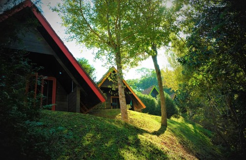 Santo Antonio do Pinhal Hotel | Pet-Friendly Pousada Alpes with Ocean View & Hot Tub