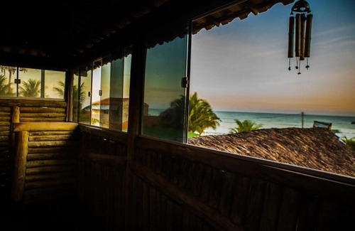 Baleia Hotel | Relax at Pousada Altas Horas Beach Club with Pool & Breakfast