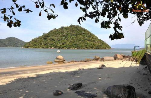 Mangaratiba Hotel | Scenic Pousada Alto de Junqueira with Pool & Ocean Views