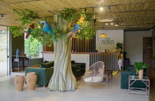 Esplanada do Cruzeiro Hotel | Discover Pousada Arara: Oceanfront Retreat with Pool Access