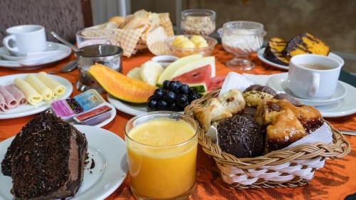 Vila Telma Hotel | Budget-Friendly Pousada Araucária with Breakfast & Family Amenities