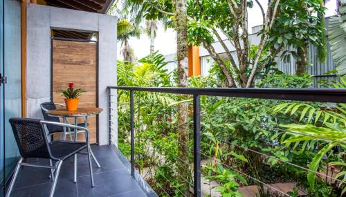 Sao Sebastiao Hotel | Cozy Pousada Armação de Camburi: Oceanfront Retreat Awaits
