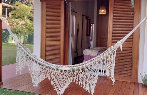 Sao Luiz Do Paraitinga Hotel | Explore Pousada Asa do Vento: Family-Friendly Escape