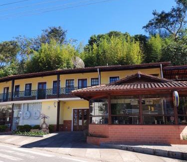 Rio das Flores Hotel | Guest Rated Pousada Azaléia: Family-Friendly Retreat