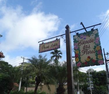 Rio das Flores Hotel | Guest Rated Pousada Azaléia: Family-Friendly Retreat