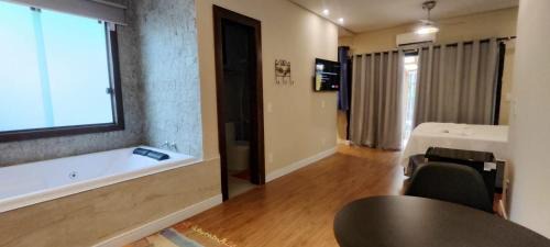 Serra do Cipo Hotel | Cozy Pousada Banana Cipó with Ocean View & Pool Access