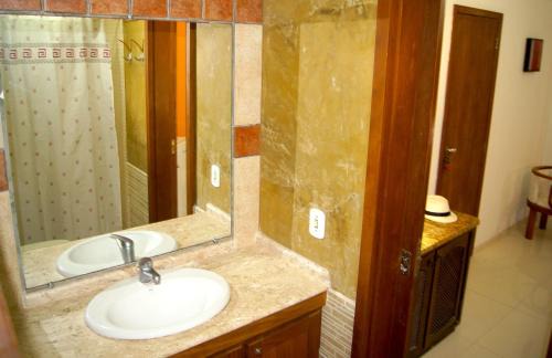 Setiba Hotel | Inviting Pousada Bem Te Vi with Pool and Oceanfront Views