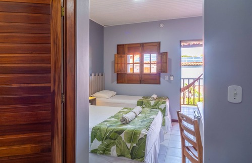 Praia do Frances Hotel | Discover Pousada Blue Viking: Family-Friendly with Pool