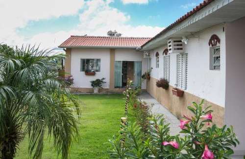 Chapada dos Guimaraes Hotel | Discover Pousada Bom Jardim: Family and Pet Friendly Stay
