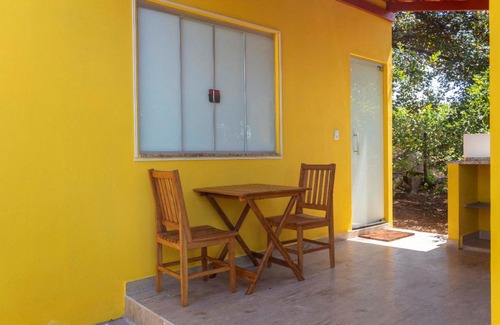 Sao Joao Batista do Gloria House | Chalés Praia Vermelha: Pet-Friendly Retreat with Breakfast